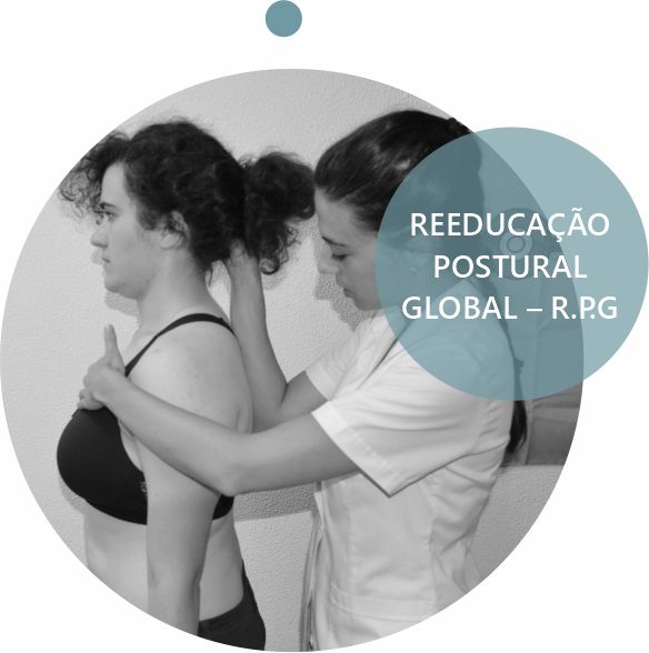 Doutora a corrigir postura de paciente