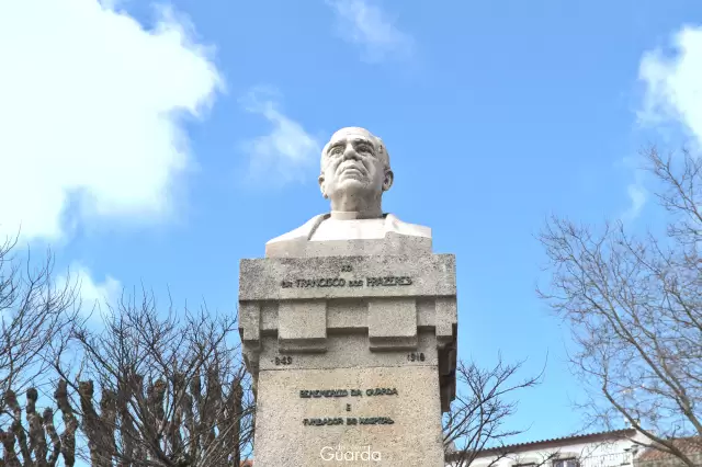 Busto Dr. Francisco dos Prazeres (foto de 2021)