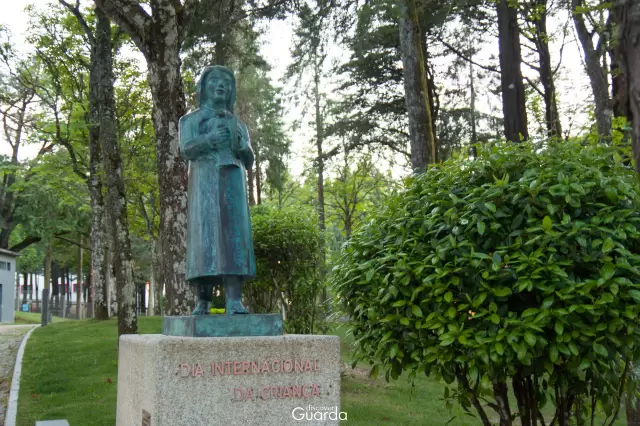 Estátua de Homenagem à Criança Guardense (foto de 2020)