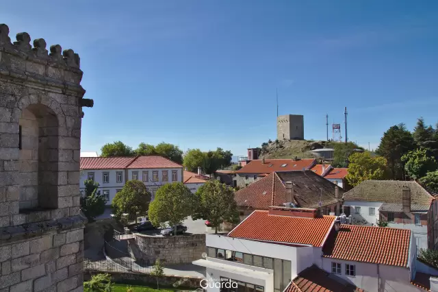 Torre de Menagem - Vista a partir de um terraço lateral da Sé Catedral (foto de 2012)