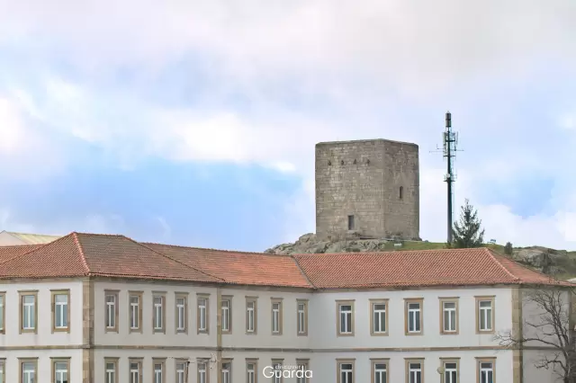 Torre de Menagem - Vista a partir do topo da Torre dos Ferreiros (foto de 2020)